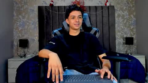 ethanlowell online show from December 17, 5:13 am