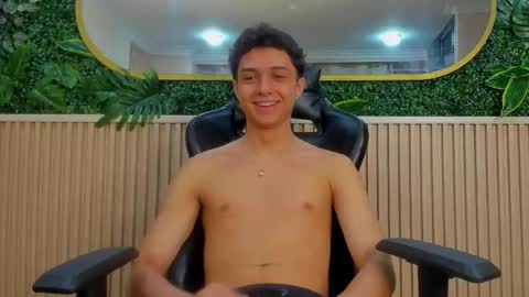 ethanlowell online show from January 11, 4:06 am