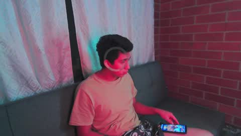 ethann2_ online show from April 3, 3:59 am