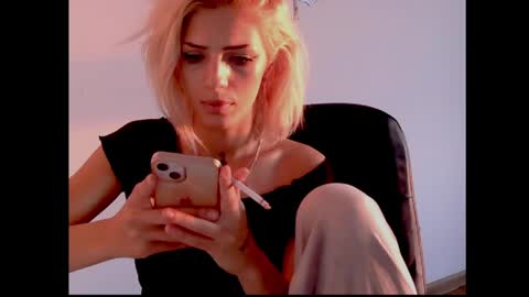 Snapshot of etherealuxx chatting on June 2, 5:59 pm Serena online show from June 2, 5:59 pm