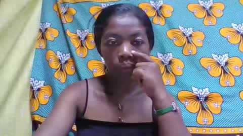 Snapshot of etoile884938 chatting on April 16, 3:02 pm etoile884938 online show from April 16, 3:02 pm