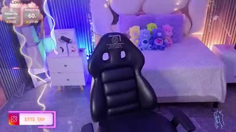 ette online show from February 5, 3:22 am