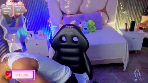 ette online show from March 10, 3:33 am