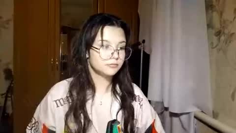 Snapshot of eugeniecarrubba chatting on May 21, 6:48 pm Lily 1st day online show from May 21, 6:48 pm