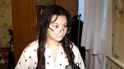 Snapshot of eugeniecarrubba chatting on May 22, 3:28 pm Lily 1st day online show from May 22, 3:28 pm