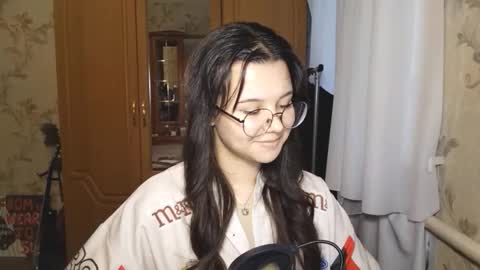 Snapshot of eugeniecarrubba chatting on May 23, 1:37 pm Lily 1st day online show from May 23, 1:37 pm