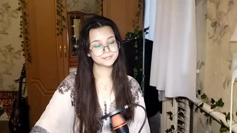 Snapshot of eugeniecarrubba chatting on May 27, 3:20 pm Lily 1st day online show from May 27, 3:20 pm