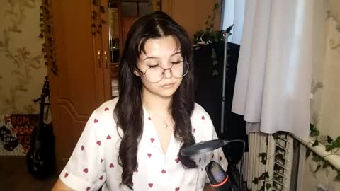 Snapshot of eugeniecarrubba chatting on May 30, 3:20 pm Lily 1st day online show from May 30, 3:20 pm