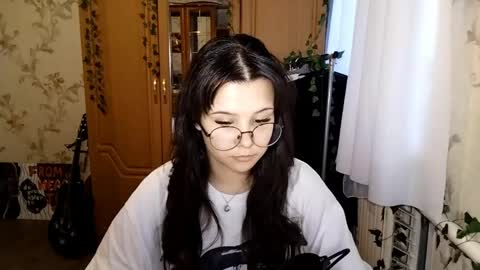 Snapshot of eugeniecarrubba chatting on June 5, 2:01 pm Lily 1st day online show from June 5, 2:01 pm