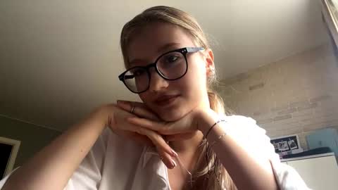 Snapshot of eulaliarollend chatting on October 17, 11:35 am Mia online show from October 17, 11:35 am