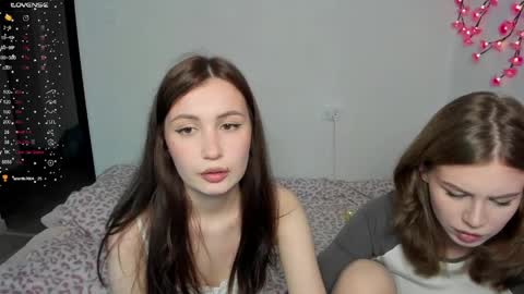 Veronica Tiia Lilith left to right online show from May 13, 5:10 pm