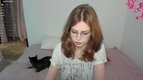 Veronica Tiia Lilith left to right online show from June 1, 5:58 pm