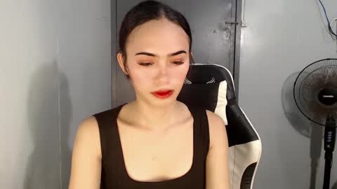 Snapshot of euniceariella21 chatting on December 23, 11:14 am YELLA online show from December 23, 11:14 am