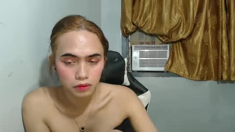 Snapshot of euniceariella21 chatting on January 15, 6:29 pm YELLA online show from January 15, 6:29 pm