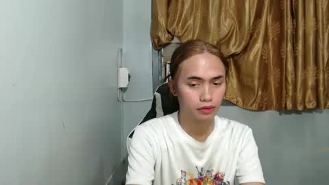 Snapshot of euniceariella21 chatting on January 16, 10:02 pm YELLA online show from January 16, 10:02 pm