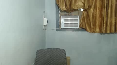 Snapshot of euniceariella21 chatting on January 21, 5:05 am YELLA online show from January 21, 5:05 am