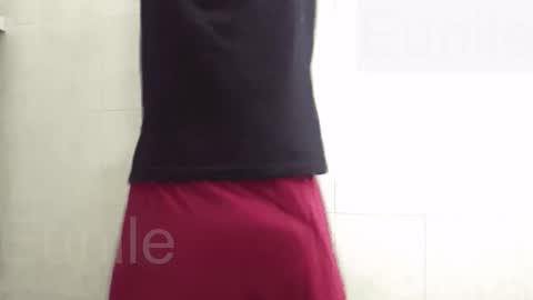 eunile online show from December 1, 8:03 pm