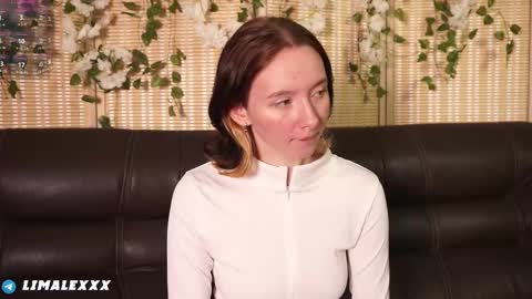 Snapshot of euphoria_girls chatting on October 31, 6:31 pm check about me online show from October 31, 6:31 pm