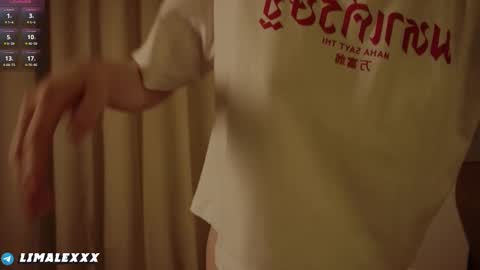 Snapshot of euphoria_girls chatting on November 4, 4:17 pm check about me online show from November 4, 4:17 pm