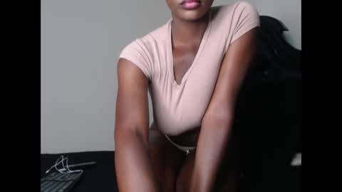 Snapshot of euphoric_cosmos chatting on November 28, 8:17 am euphoria online show from November 28, 8:17 am