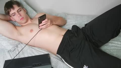 Snapshot of europeanjock chatting on October 24, 3:30 pm europeanjock online show from October 24, 3:30 pm