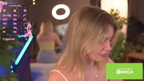 Snapshot of eva_eva00 chatting on December 17, 3:29 pm Evienne online show from December 17, 3:29 pm