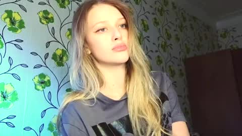 Evvie online show from May 31, 3:26 am