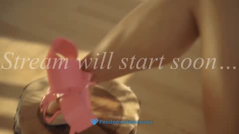 Snapshot of eva_fashionista chatting on December 19, 7:54 pm Eva online show from December 19, 7:54 pm