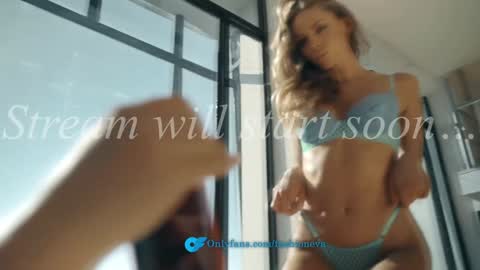 Snapshot of eva_fashionista chatting on January 18, 1:48 pm Eva online show from January 18, 1:48 pm