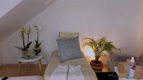 Snapshot of eva_fox43 chatting on May 15, 1:45 am eva_fox43 online show from May 15, 1:45 am