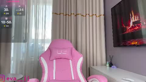 Snapshot of eva_j chatting on June 17, 2:58 am Free toy control in pvt online show from June 17, 2:58 am