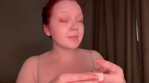 eva_kittenn online show from May 4, 12:39 am