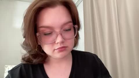 eva_kittenn online show from August 3, 1:38 pm
