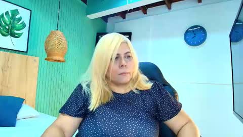 eva_love49 online show from March 5, 7:10 pm
