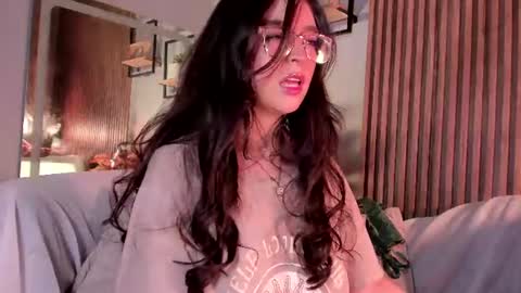 Snapshot of eva_macalliter chatting on August 6, 3:19 am Angelinne online show from August 6, 3:19 am