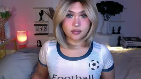 Queen Eva Mazikeen online show from September 12, 8:20 pm