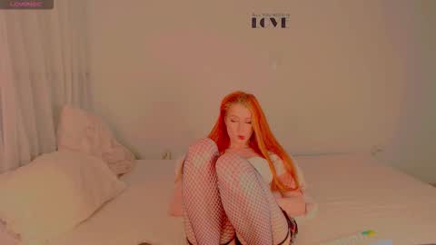 Snapshot of eva_meyer chatting on December 18, 6:19 am eva_meyer online show from December 18, 6:19 am