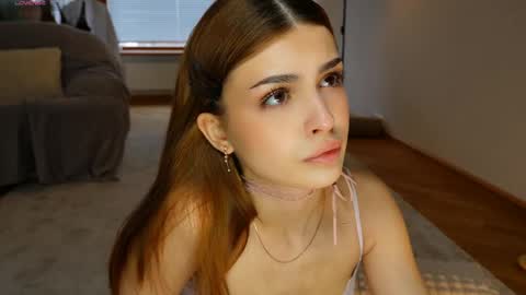 Hello my name is Eva its my first day here online show from April 26, 7:39 am