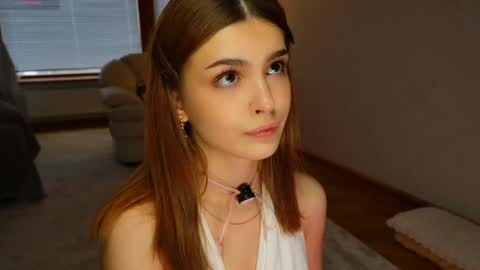Hello my name is Eva its my first day here online show from May 1, 8:52 am
