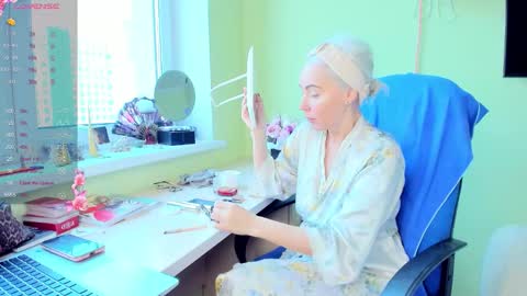 Snapshot of evaa1980 chatting on December 15, 10:19 am Eva online show from December 15, 10:19 am