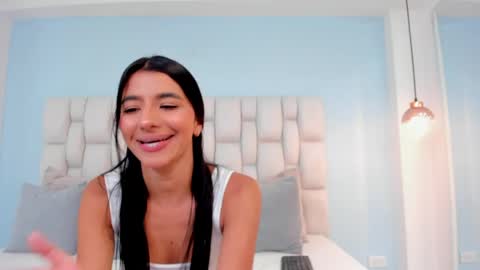 Snapshot of evaa__rose_ chatting on April 9, 6:46 pm Eva online show from April 9, 6:46 pm