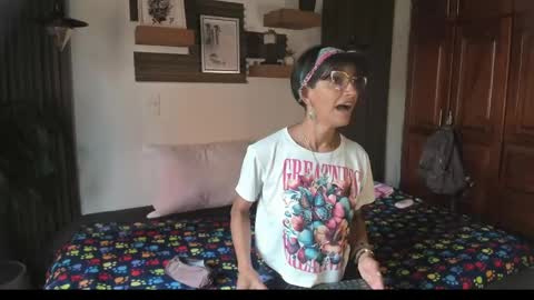 Snapshot of evaa_campbell chatting on April 19, 2:16 pm Eva online show from April 19, 2:16 pm