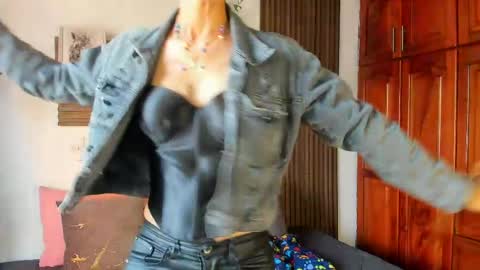 Snapshot of evaa_campbell chatting on April 24, 2:19 pm Eva online show from April 24, 2:19 pm