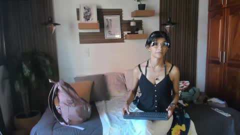 Snapshot of evaa_campbell chatting on May 28, 1:08 pm Eva online show from May 28, 1:08 pm