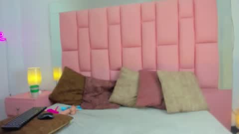 evaa_white online show from December 1, 12:21 pm