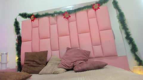 evaa_white online show from December 18, 12:11 pm