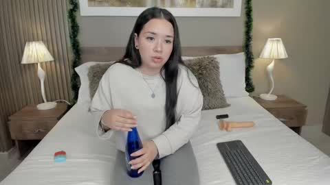 Eva  online show from December 16, 8:58 pm