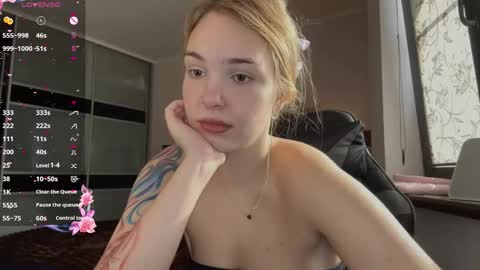 Snapshot of evacarter1 chatting on October 19, 8:04 am evacarter1 online show from October 19, 8:04 am