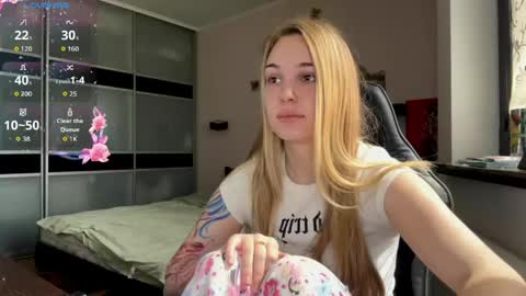 evacarter1 online show from May 10, 7:46 am