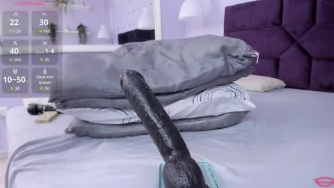 evahalston online show from October 31, 9:05 pm